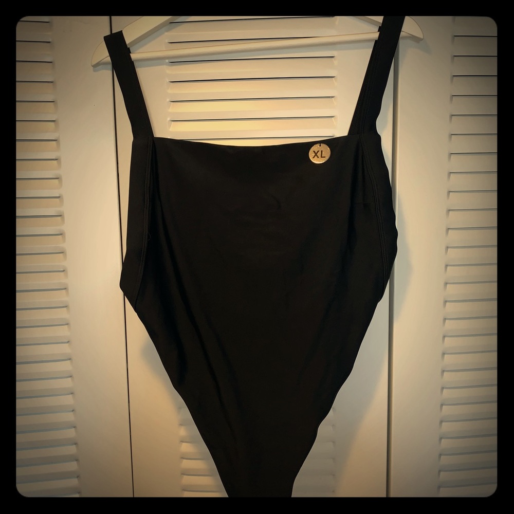 Square-neck one-piece swimsuit, high cut!